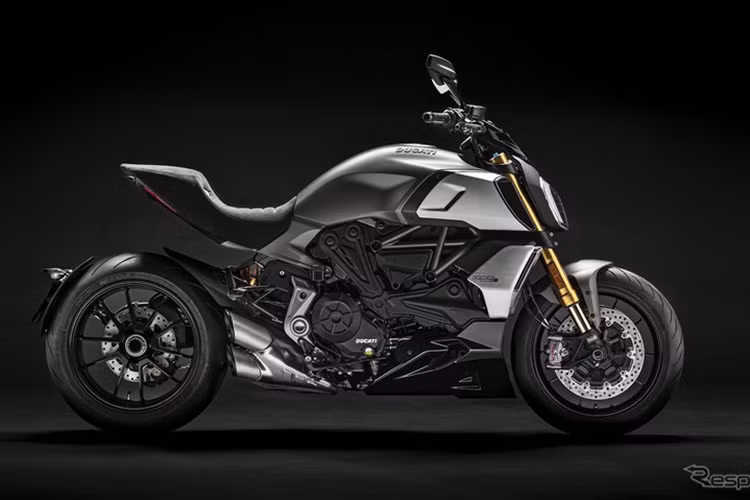 Kể từ khi ra mắt năm 2010, Diavel trở thành mẫu cruiser cơ bắp được ưa chuộng nhờ thiết kế hầm hố những vẫn mang nét hiện đại, khác với vẻ cổ điển thường thấy trên những chiếc classic cruiser. Bước sang thế hệ thứ hai, Diavel vẫn trung thành với ngôn ngữ thiết kế của thế hệ trước.