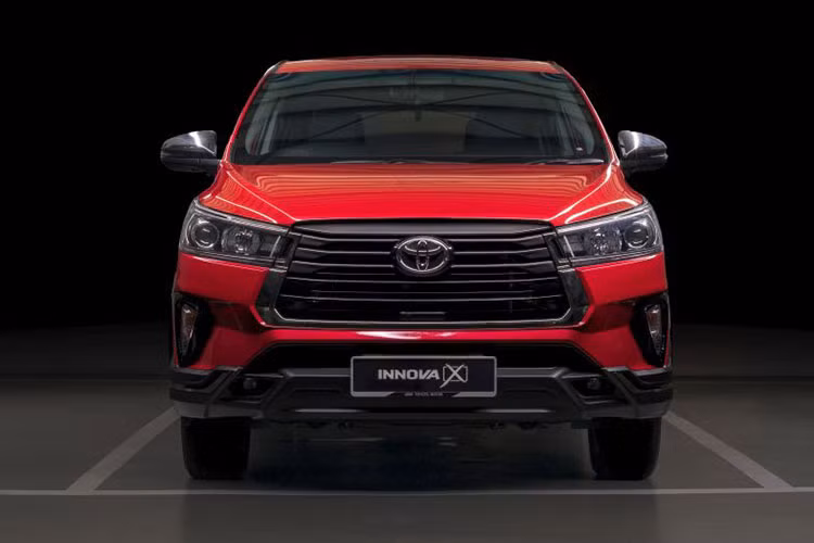 Giá xe Toyota Innova 2.0E và 2.0G lần lượt khởi điểm từ mức 111.622 RM (635 triệu đồng) và 121.483 RM (691 triệu đồng). Riêng biến thể cao cấp nhất là 2.0X có giá 129.677 RM (738 triệu đồng). Dự tính, phiên bản nâng cấp này sẽ về Việt Nam trong năm nay.