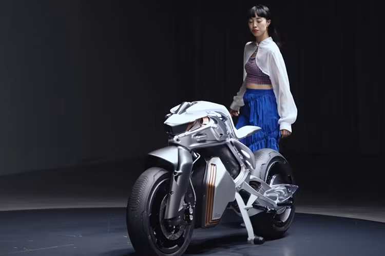 Những gì mà mẫu xe môtô Yamaha Motoroid thể hiện cho thấy trong tương lai việc tương tác giữa con người và xe 2 bánh hoàn toàn có thể trở thành hiện thực.
