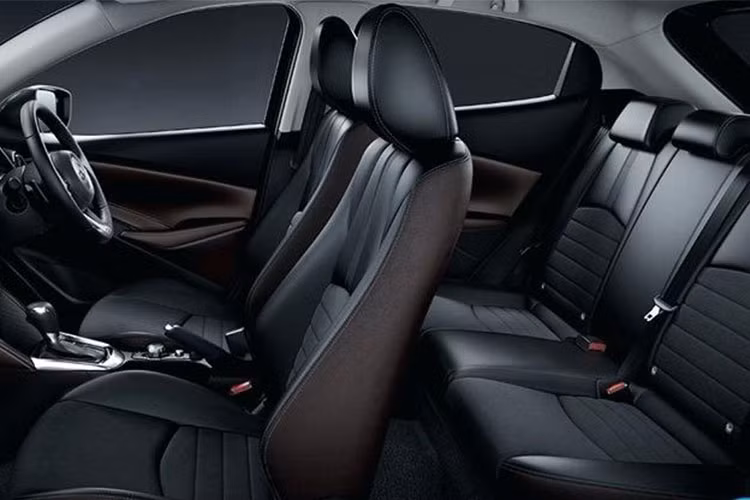 Trang bị an toàn của xe Mazda2 từ năm 2015 đã vượt trội hơn đối thủ Toyota Yaris và không cần nâng cấp vẫn có sức cạnh tranh tốt. Một số công nghệ nổi bật có cân bằng điện tử, chống trượt và hỗ trợ khởi hành ngang dốc. Chưa rõ phiên bản về Việt Nam có được nâng cấp từ 2 lên 6 túi khí hay không. 
