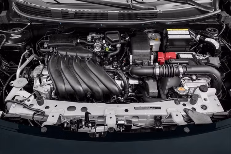 Liên quan đến động cơ, khả năng vận hành, an toàn… mẫu xe sedan Nissan Sunny phiên bản mới ở nước ngoài vẫn sử dụng khối động cơ 1.5L cũ khá tiết kiệm nhiên liệu. Sunny được cho là vẫn sử dụng hộp số tự động 4 cấp và hộp số sàn 5 cấp. Các trang bị an toàn trên xe gồm hệ thống phanh ABS, BA, EBD…không có gì thay đổi.