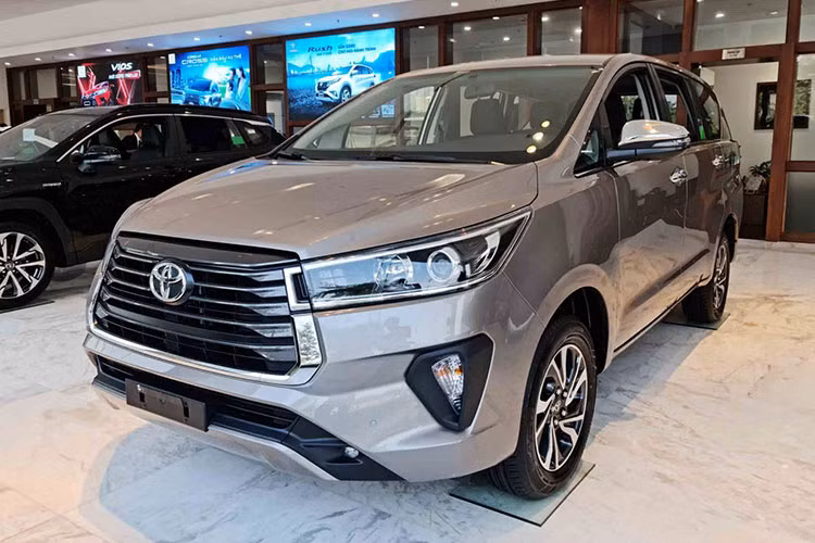 Trong tháng 10, doanh số của vua MPV một thời Toyota Innova đạt 398 xe, tăng 51 xe so với tháng trước. Hiện mẫu xe này được có ưu đãi như gói gia hạn bảo hành cùng nhiều hỗ trợ khác từ hãng và đại lý.