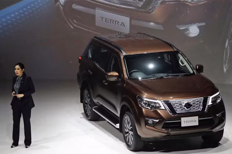 Mẫu xe SUV Nissan Terra 2018 lần đầu tiên cập bến thị trường Đông Nam Á vào hồi cuối tháng 5/2018 vừa qua tại Philippines, sau đó nó có mặt tại triển lãm xe quốc tế Gaikindo Indonesia 2018. Và mới đây, đối thủ của Toyota Fortuner lại được giới thiệu tại đất nước Thái Lan.