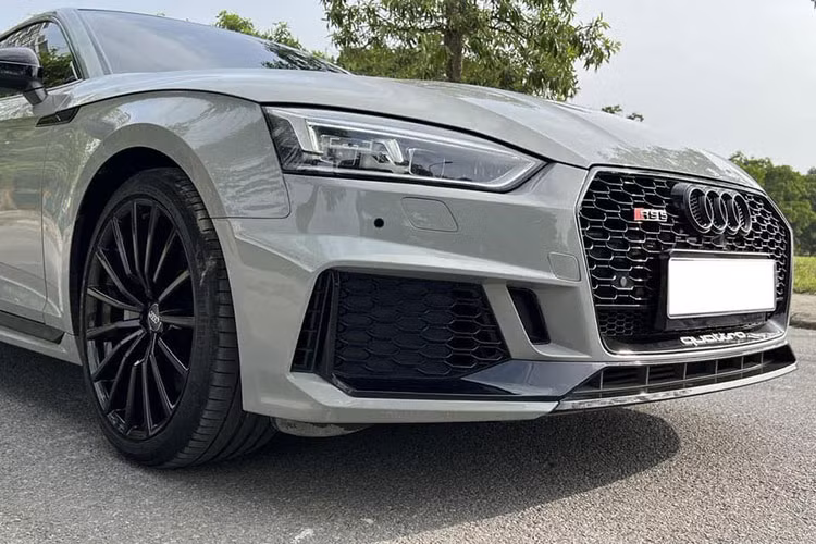 Audi A5 phiên bản APEC năm 2017 được phát triển dựa trên chiếc A5 Sportback thế hệ mới tại thời điểm đó, nhưng có thiết kế và tuỳ chọn đặc biệt hơn so với phiên bản thương mại được sản xuất đại trà. Xe không những thừa hưởng những cải tiến mới hơn so với phiên bản trước và còn có nhiều điểm khác biệt mà chỉ những chiếc xe phục vụ hội nghị APEC này mới có.