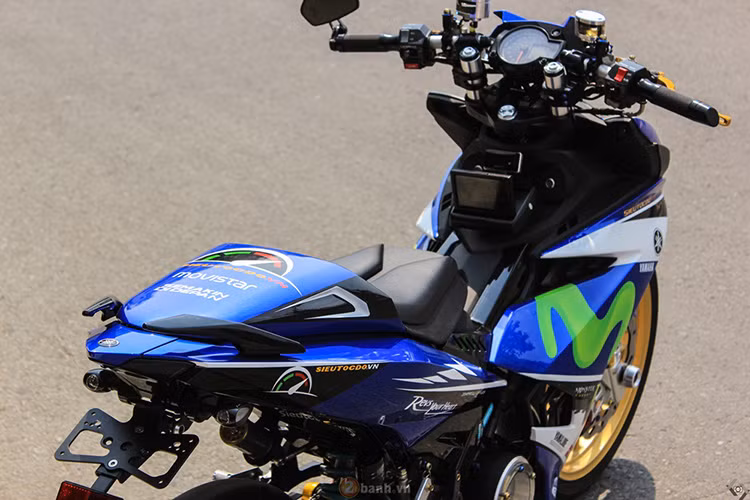 Yên solo mang phong cách xe đua MotoGP với phần sau chế ốp đuôi nhô cao giống trên các chiếc xe môtô PKL hiện nay.