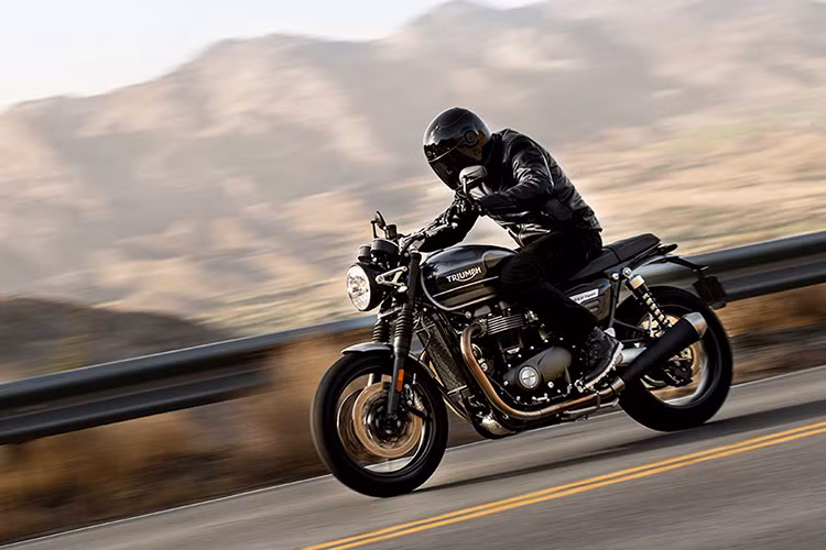 Tại sự kiện giới thiệu xe, đại diện hãng xe máy Triumph cho biết họ sẽ hướng Speed Twin 1200 đến phân khúc xe roadster hiệu năng cao và sẽ cạnh tranh trực tiếp với Ducati Monster 1200.