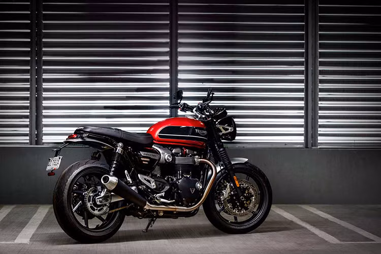 Theo đó, mẫu môtô phân khối lớn hoài cổ Triumph Speed Twin 1200 đời 2019 này sẽ được hãng xe máy Anh quốc định vị ngang hàng với mẫu Scrambler 1200 ở phân khúc xe modern classic cao cấp.