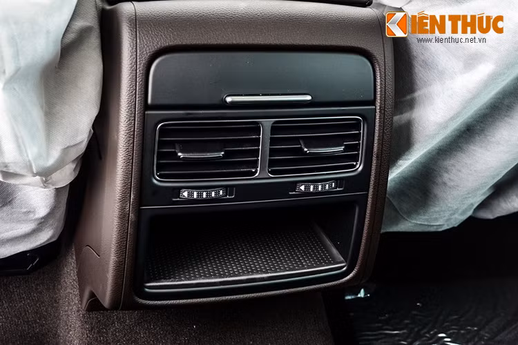 Touareg 2015 được trang bị động cơ V6 3.6 lít phun nhiên liệu trực tiếp cho công suất 280 mã lực tại 6.200 vòng/phút và mô men xoắn cực đại 360Nm tại 3.200 vòng/phút đi cùng hộp số tiptronic 8 cấp.