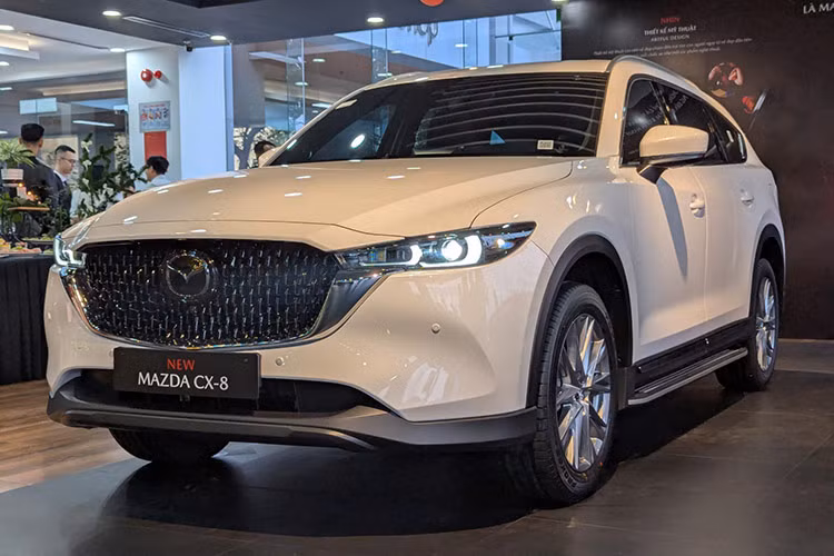 Với những cải tiến rõ rệt về thiết kế, công nghệ và tiện nghi, Mazda CX-8 2025 tại Việt Nam hứa hẹn sẽ tiếp tục là lựa chọn hấp dẫn cho những ai yêu thích sự sang trọng, mạnh mẽ và tiện ích vượt trội trong phân khúc SUV cỡ trung.