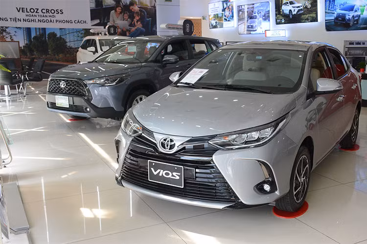 Với doanh số 870 xe bán ra trong tháng 2/2023, Toyota Vios trở lại vị trí thứ 10 trong bảng xếp hạng top xe bán chạy nhất tháng. Cộng dồn 2 tháng đầu năm, Toyota Vios bán được 1.145 xe. Toyota Vios được lắp ráp trong nước với tổng cộng 6 phiên bản, tăng 1 phiên bản đặc biệt (Vios GR-S) so với trước đây.