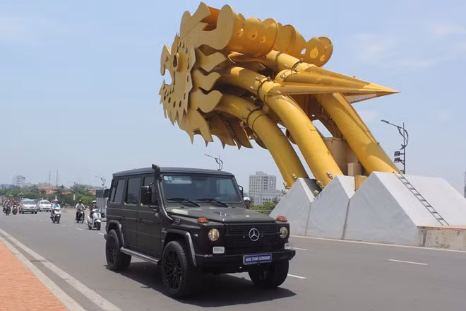 Ra đời từ năm 1979, sau hơn 30 năm, Mercedes G-class gần như không thay đổi so với hình dáng ban đầu. Đây là một trong những mẫu xe thành công nhất của hãng xe đình đám đến từ nước Đức, Mercedes-Benz.