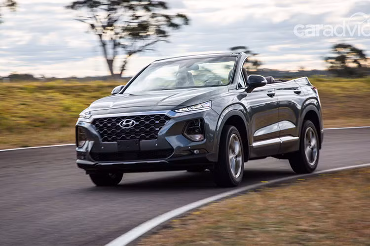 Hãng xe hơi Hàn Quốc vừa hé lộ mẫu xe Hyundai SantaFe Highlander Cabriolet 2019. Chiếc xe SUV mui trần 7 chỗ này được ví như tác phẩm điêu khắc nghệ thuật của thương hiệu Hyundai đình đám và được thiết kế bởi studio của hãng xe này ở châu Âu.