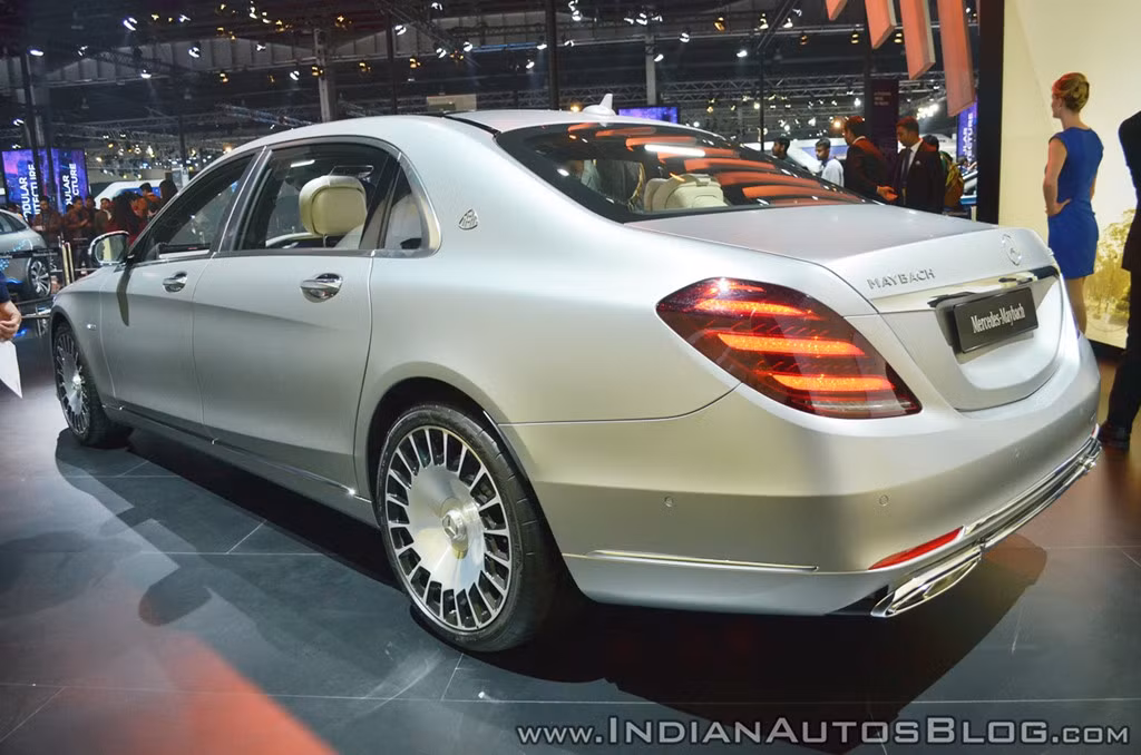 Mẫu sedan hạng sang Mercedes-Maybach S650 được trang bị động cơ xăng Biturbo V12 6.0 lít sản sinh công suất 630 mã lực ở vòng tua 5.000 vòng/phút và mô-men xoắn cực đại 1.000 Nm tại 2.300 - 4.200 vòng/phút. Cỗ máy chạy xăng này đạt chuẩn Euro6.
