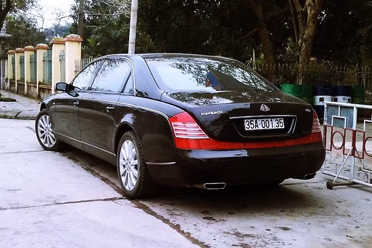 “Trái tim” trên Maybach 62S vẫn là loại động cơ V12 cho công suất 612 mã lực mạnh hơn 62 mã lực so với phiên bản tiêu chuẩn, mô-men xoắn cực đại 1.000Nm. Siêu xe hạng sang này chỉ mất khoảng 5,2 giây để tăng tốc lên 100km/h từ vị trí xuất phát, tốc độ tối đa vào khoảng 250km/h.