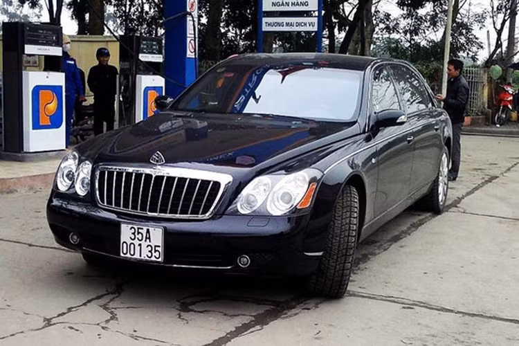 Với số lượng 100 chiếc được sản xuất trên toàn thế giới, Maybach Zeppelin không dành cho số đông, vì thế những người chơi Maybach thường tìm đến 62S như một cách thể hiện sự sành điệu của mình cho thú chơi xe siêu sang. Chiếc Maybach 62S màu đen bóng này là một ví dụ.