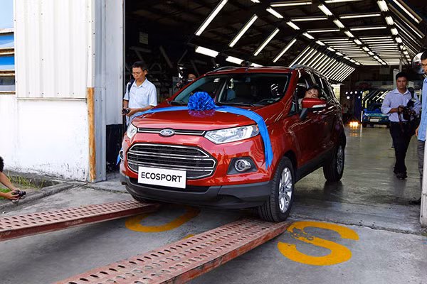 Ford Viet Nam dat ky luc 1.700 xe ban ra trong 4/2015