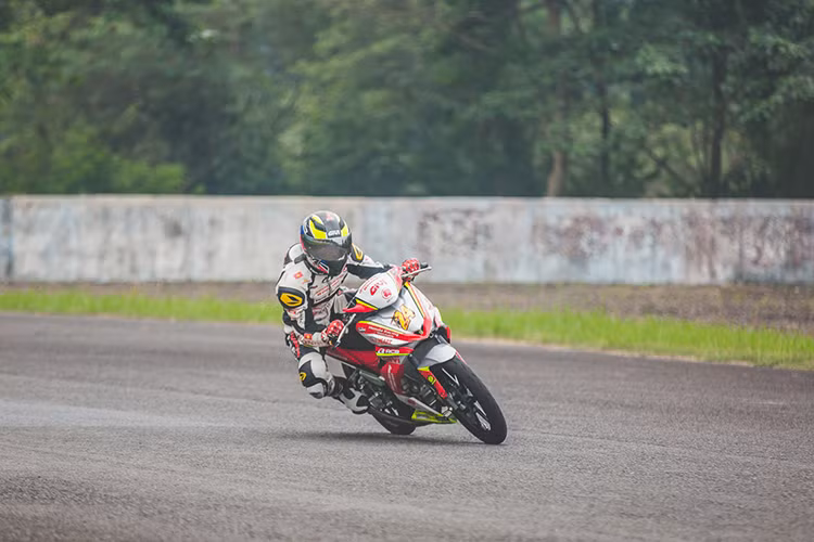 Chiếc xe này có thể đạt tốc độ tối đa lên tới hơn 170 km/h. Honda Việt Nam cũng lưu ý rằng đây là xe sử dụng trên đường đua, không phải xe thương mại và không phù hợp cho mục đích dân dụng. Ngoài Yuzy Honda Racing Vietnam, rất nhiều đội đua khác tham dự ARRC 2017 cũng sử dụng Honda Winner 150 để tham dự nội dung UB150.