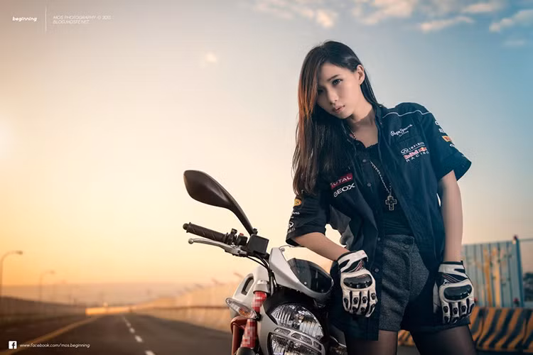 Naked-bike Ducati Monster 796 luôn mang đến nguồn cảm hứng sáng tạo cho bất kỳ tín đồ đam mê môtô PKL nào, không chỉ là cá biker nam - mà còn cả các cô nàng cá tính.
