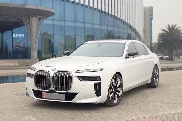 BMW 7-Series 2025 