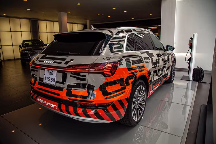 Trước khi xe điện trở nên phổ biến tại Việt Nam, Audi e-tron sẽ chỉ được đưa về với mục đích trưng bày. Hiện tại, chiếc xe đang nằm ở showroom Audi Sài Gòn và sẽ tới Audi Hà Nội và Audi Đà Nẵng cho những người yêu xe khám phá. Ngoài ra, nó sẽ được trưng bày tại Triển lãm Ô tô Việt Nam 2019 sẽ diễn ra tháng 10/2019 tại TP HCM.