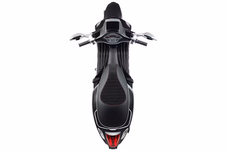 Vespa Sprint được tích hợp đầy đủ các công nghệ tiên tiến như động cơ i-Get, hệ thống chống bó cứng phanh ABS bánh trước, hệ thống khóa từ chống trộm và cổng USB giúp sạc smartphone và các thiết bị điện tử. Vespa Sprint được thiết kế để đạt mức độ cao nhất về độ ổn định, dễ điều khiển, tính hiệu quả và sự thoải mái.