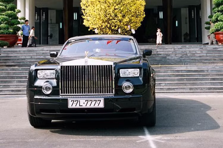 Đứng trước những tin đồn, bà Diệp đã lên tiếng khẳng định chiếc Rolls-Royce Phantom vẫn đang nằm trong garare nhà riêng. Tại Việt Nam hiện có cả trăm chiếc Rolls-Royce đủ loại nhưng chiếc Phantom của bà Diệp vẫn chiếm một vị trí đặc biệt và khiến giới chơi xe không thể quên, bởi nó là chiéc xe siêu sang Anh quốc chính hãng và mang "biển độc".