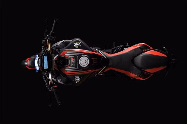 Brutale 800 RR Pirelli phiên bản đặc biệt cho năm 2018 này do Trung tâm Nghiên cứu Castiglioni điều chỉnh với sự hợp tác của Pirelli Design, phòng thí nghiệm Bicocca thiết kế và tung ra thị trường vào thời gian tới.