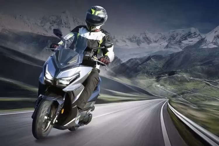 Với những trang bị vượt trội cùng mức giá xe Kymco Racing H150 2025 hợp lý, xe không chỉ cạnh tranh với các đối thủ trong cùng phân khúc mà còn có thể thu hút sự chú ý của khách hàng, ngay cả khi so sánh với những mẫu xe có giá cao hơn như Honda Air Blade 160 hay SH Mode.