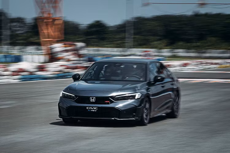 Một điểm yếu cố hữu của Civic là tiếng ồn nhưng theo cảm nhận nó đã khắc phục được khá tốt trên quãng đường tốc độ chạy thử. Theo Honda, Civic 2024 sở hữu tính năng chống ồn chủ động (ANC). Tuy nhiên với quãng thời gian ngắn ngủi tại trường đua Đại Nam, nhiều người tham dự chưa có cơ hội trải nghiệm hết tính năng này.