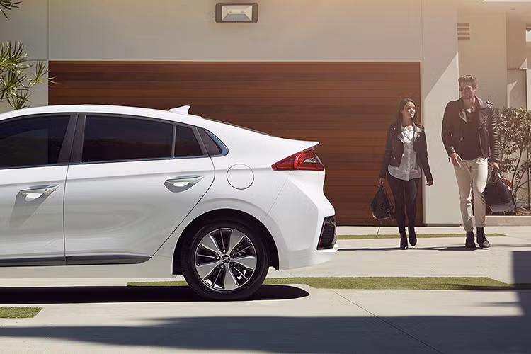 Womens Wolrd Car of the Year Avard là giải thưởng quốc tế duy nhất bình chọn những dòng xe phù hợp cho phụ nữ, với 6 danh hiệu: Xe xuất sắc nhất năm, xe gia đình của năm, xe đáp ứng hiệu quả kinh tế của năm, xe sang của năm, xe thân thiện môi trường của năm. Và những giải thưởng này đều do hội đồng ban giám khảo đều là phụ nữ bình chọn.