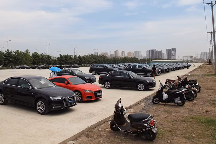 Cũng bởi sau khi phục vụ các hội nghị liên quan, các xe nói trên được xem là đã qua sử dụng nên sẽ bị mất giá so với xe mới, vì thế, phía nhà tài trợ đề xuất được giảm 15% giá CIF để làm cơ sở tính thuế nhập khẩu (gồm thuế nhập khẩu, thuế tiêu thụ đặc biệt, thuế giá trị gia tăng).