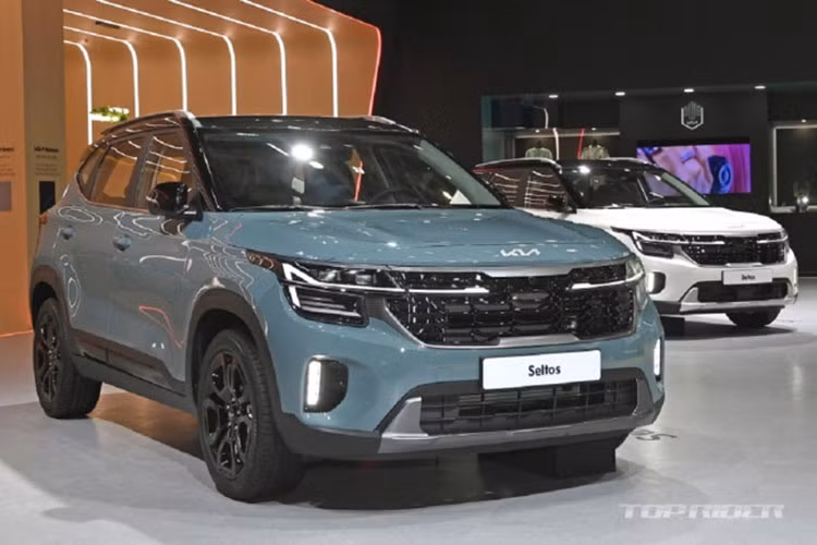 Hãng xe Kia đã chính thức vén màn phiên bản nâng cấp của dòng xe SUV đô thị bán chạy của mình là Seltos tại triển lãm Ô tô Quốc tế Busan 2022. Đến nay, Kia Seltos 2023 mới được công bố giá bán và thông số kỹ thuật cụ thể ở thị trường Hàn Quốc. Đúng như tin đồn, mẫu SUV hạng B này thay đổi đáng kể về động cơ.