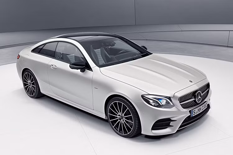 Hiện tại hãng xe Mercedes-Benz cho biết mức giá của E-class Coupe Edition 1 phiên bản đặc biệt sẽ phụ thuộc vào trang bị và yêu cầu của khách hàng. Hãng sẽ bắt đầu nhận đơn đặt hàng vào đầu năm tới, đặc biedetj chỉ có 555 chiếc được sản xuất trên toàn thế giới.