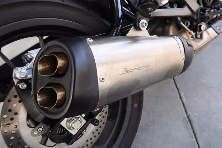 Xe được trang bị động cơ V-Twin song song, làm mát bằng dung dịch, phun xăng điện tử, dung tích 500cc. Đây là khối động cơ mới, được dùng chung với mẫu xe môtô mang kiểu dáng adventure Benelli TRK 502 hiện đang được phân phối chính hãng tại Việt Nam vào đầu năm 2017.
