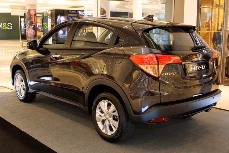 Nếu về Việt Nam trong tương lai, Honda HR-V có thể được nhập từ khu vực ASEAN như Thái Lan để hưởng thuế nhập khẩu 0% và bán ra với mức giá hợp lý. Theo nhiều nguồn tin, Honda HR-V nhiều khả năng sẽ được ra mắt vào cuối năm nay tại thị trường ôtô Việt Nam.