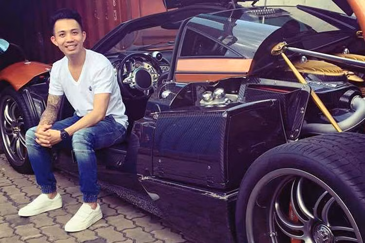 Siêu phẩm Pagani Huayra của Minh Nhựa sử dụng "trái tim" V12, dung tích 6.0 lít, tăng áp kép do Mercedes-AMG sản xuất, động cơ này giúp Pagani Huayra sản sinh công suất tối đa 720 mã lực tại vòng tua máy 5.800 vòng/phút và mô-men xoắn cực đại 1.000 Nm tại dải vòng tua máy 2.250-4.500 vòng/phút.