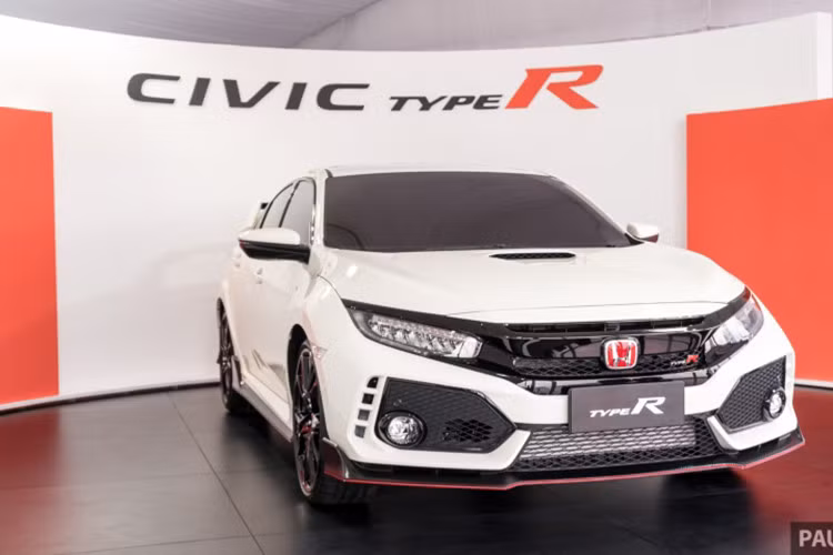 Tâm điểm của gian hàng Honda tại VMS 2018 sẽ là sự xuất hiện của cặp đôi xe thể thao đặc biệt: Honda Civic Type R mới và xe đua F1 của đội Red Bull Toro Rosso Honda. Ngoài ra, hãng xe Nhật cũng giới thiệu ra thị trường 2 phiên bản giới hạn City L Modulo và Jazz RS Mugen, cùng một mẫu xe cỡ nhỏ hoàn toàn mới với thiết kế thể thao đột phá.