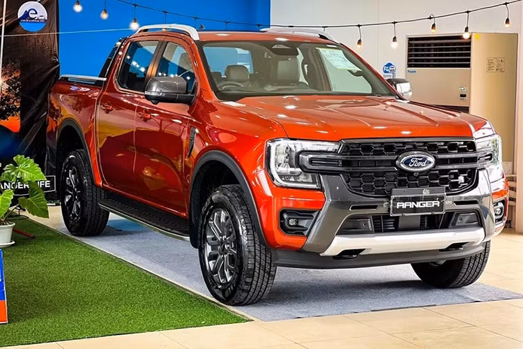  Ford Ranger: 1.539 xe Đứng ở vị trí thứ 2 trong bảng xếp hạng Top 10 xe bán chạy nhất thị trường chính là mẫu bán tải Ford Ranger với doanh số đạt 1.539 xe bán ra. So với tháng trước, doanh số mẫu bán tải đến từ Mỹ đã tăng 659 xe. Cộng dồn 3 tháng đầu năm, Ford Việt Nam bán ra 3.562 chiếc Ranger và dẫn đầu toàn thị trường. 