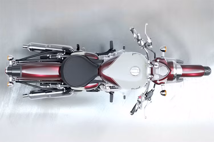 Xe trang bị phanh đĩa ở cả bánh trước và sau kèm theo đó là ABS kênh đôi tiêu chuẩn. Những trang bị này chắc chắn sẽ đem tới cảm giác lái ổn định và an toàn vượt trội dành cho người sử dụng. 