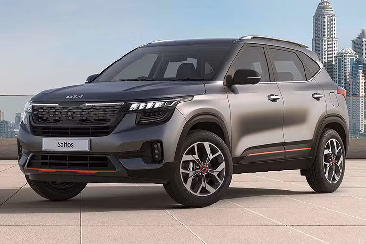 KIA Seltos 1.4L X-Line tại Việt Nam sử dụng chung động cơ trên bản cao cấp nhất GT-Line với cỗ máy xăng kiểu Kappa 1.4 T-GDI, dung tích 1.353 cc, kết hợp hộp số ly hợp kép 7 cấp (7DCT), sinh công suất cực đại 138Hp kèm mô men xoắn lớn nhất 242Nm. Sức mạnh được truyền đến các bánh trước. 