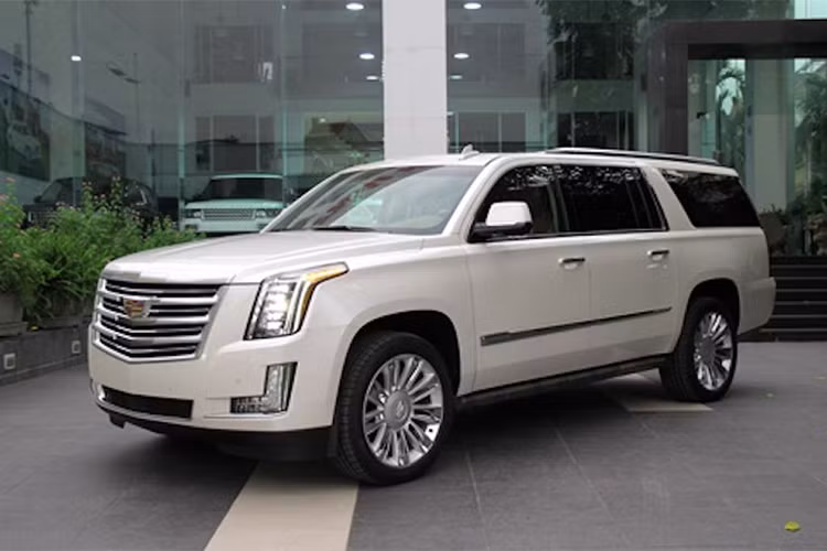 Tại thị trường Việt Nam mẫu SUV cỡ lớn hạng sang này chủ yếu được nhập khẩu tư nhân, giá Cadillac Escalade Platinum thời điểm mới về nước được bán ra khoảng gần 6 tỷ đồng vào thời điểm trước ngày 1/7/2016 khi thuế tiêu thụ đặc biệt chưa tăng. Sau ngày 1/7, giá bán của chiếc SUV sang này đã tăng lên khoảng 7 tỷ đồng.