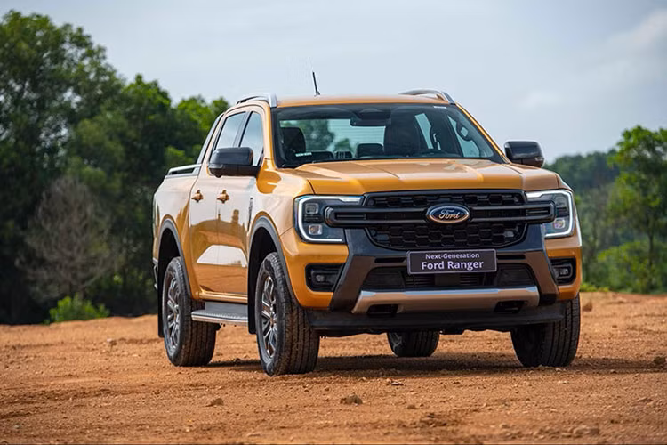 So với tháng trước, doanh số Ranger giảm 409 xe, xuống còn 1.985 xe được bán ra trong tháng 11. Điều này đã khiến Ford Ranger tụt 3 bậc xuống vị trí thứ 4 trong bảng xếp hạng. Ford Ranger 2023 lắp ráp tại Việt Nam với 6 phiên bản XL, XLS MT, XLS 2x4 AT, XLS 4x4 AT, XLT và Wildtrak. 