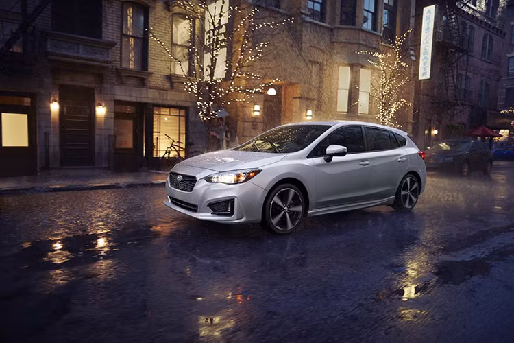 Mẫu xe Impreza 2017 được đánh giá là chiếc compact an toàn nhất Thế giới khi mọi phiên bản từ thấp tới cao đều được trang bị sẵn hệ thống túi khí bên ngoài dành cho người đi bộ. Hệ thống EyeSight nêu trên cũng sẽ được trang bị cho tất cả các phiên bản, cùng với một số tùy chọn như hệ thống cảnh báo va chạm phía sau, đèn pha chủ động...