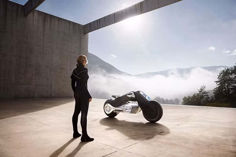 Tại một sự kiện mới diễn ra tại California, Mỹ, tập đoàn BMW đã giới thiệu mẫu mô tô thông minh hoàn toàn mới nhấn mạnh vào tính an toàn, cho phép người lái thậm chí không cần phải mặc phụ kiện bảo hộ (kể cả mũ bảo hiểm).