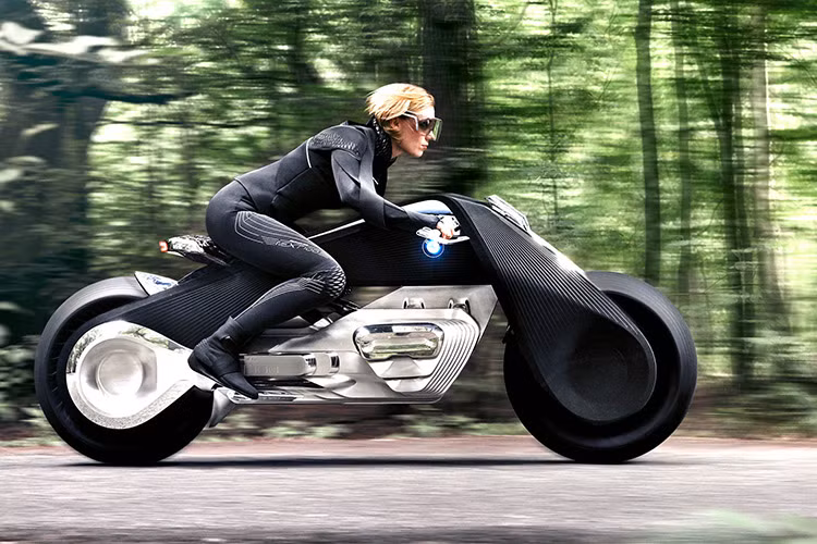 Ngoài ra, bộ khung đặc biệt của Motorrad Vision Next 100 có khả năng tự động chuyển hướng dựa vào hướng bẻ tay lái, nhờ đó yếu tố an toàn sẽ được nâng cao và việc chuyển hướng ở tốc độ khoảng 150 km/h trở lên cũng không làm lái xe bị văng ra.