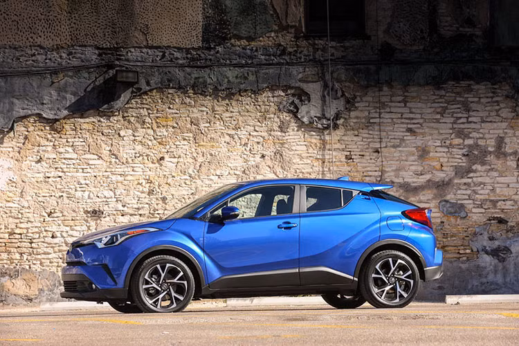 Ra mắt vào hồi tháng 4/2017, mẫu crossover cỡ nhỏ mới ra mắt Toyota C-HR đã trở thành xe bán chạy nhất tại thị trường quê nhà Nhật Bản. Cụ thể, mẫu xe Toyota C-HR mới đã tiếp tục trở thành "vua doanh số" tại thị trường Nhật Bản trong nửa đầu năm 2017. Chính vì vậy, việc ra mắt phiên bản mới là điều đương nhiên với mẫu xe này.