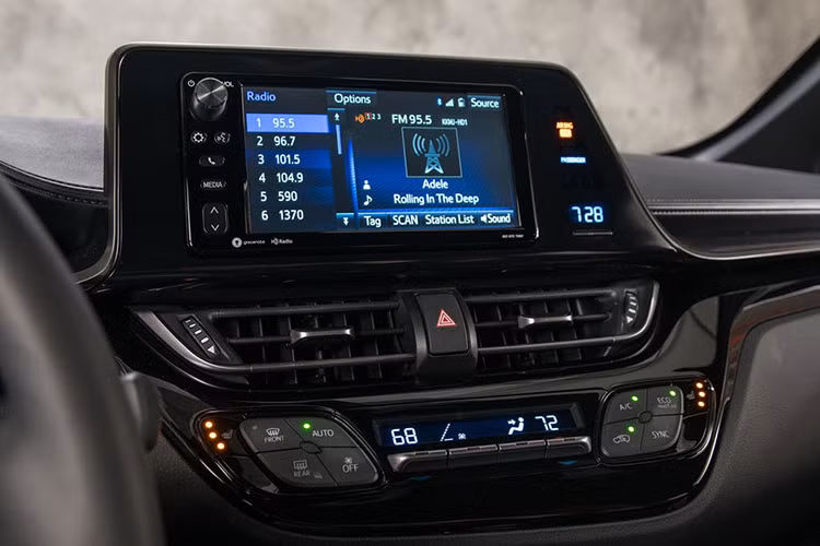 Phiên bản cao cấp nhất Toyota C-HR Limited 2019 sẽ sở hữu mức giá từ khoảng 27.045 USD. C-HR Limited sở hữu đầy đủ các tính năng của hai phiên bản thấp hơn và bổ sung vật liệu da ở nội thất, dây an toàn hỗ trợ điện và hệ thống giải trí được nâng cấp.