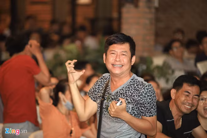 Diễn viên Lý Hùng, Tấn Beo và nhiều nghệ sĩ vỡ òa khi Duy Mạnh ghi bàn - Hình 5 Dien vien Ly Hung, Tan Beo va nhieu nghe si vo oa khi Duy Manh ghi ban-Hinh-5
