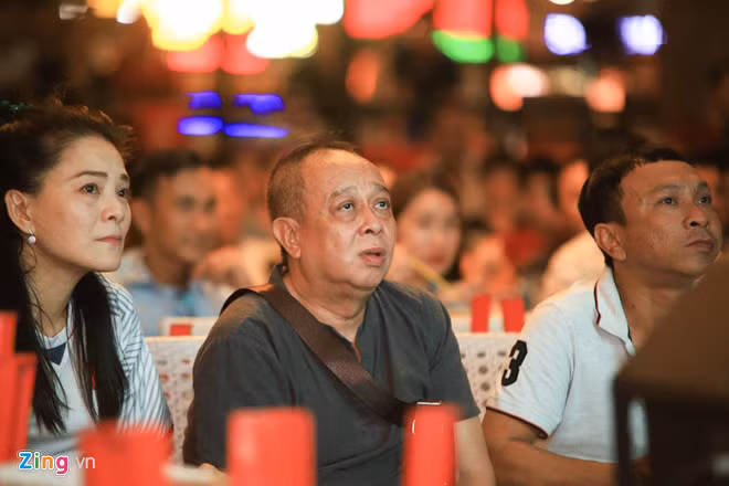 Diễn viên Lý Hùng, Tấn Beo và nhiều nghệ sĩ vỡ òa khi Duy Mạnh ghi bàn - Hình 8 Dien vien Ly Hung, Tan Beo va nhieu nghe si vo oa khi Duy Manh ghi ban-Hinh-8