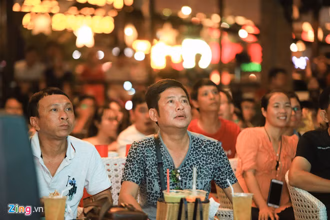Diễn viên Lý Hùng, Tấn Beo và nhiều nghệ sĩ vỡ òa khi Duy Mạnh ghi bàn - Hình 4 Dien vien Ly Hung, Tan Beo va nhieu nghe si vo oa khi Duy Manh ghi ban-Hinh-4
